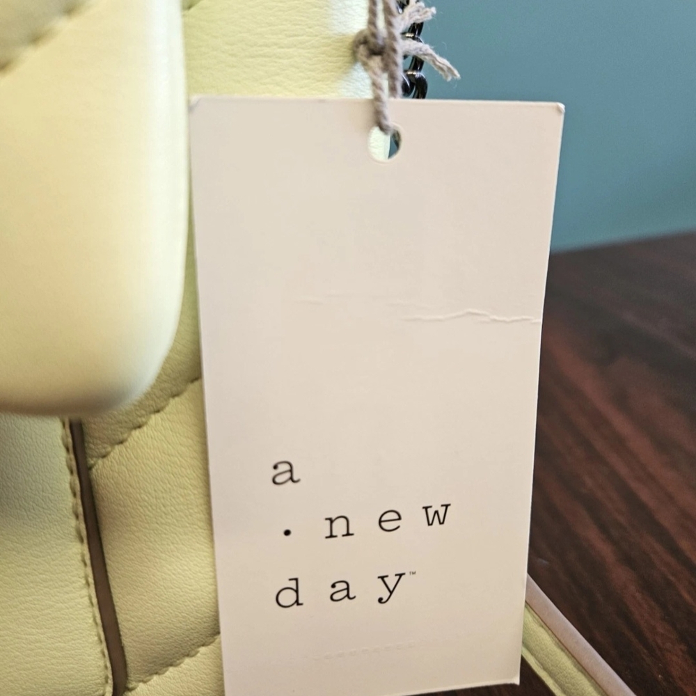 "A New Day" Quilted Crossbody NWT - Picture 8 of 9